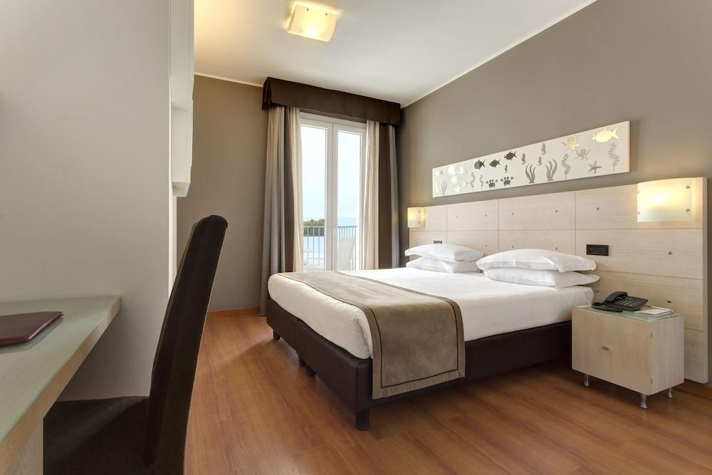 Victoria Frontemare Beach & Spa Hotel Jesolo Exterior photo