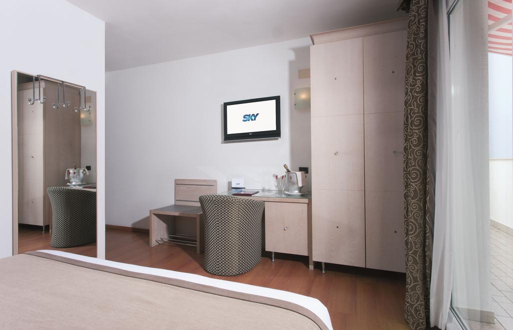 Victoria Frontemare Beach & Spa Hotel Jesolo Exterior photo