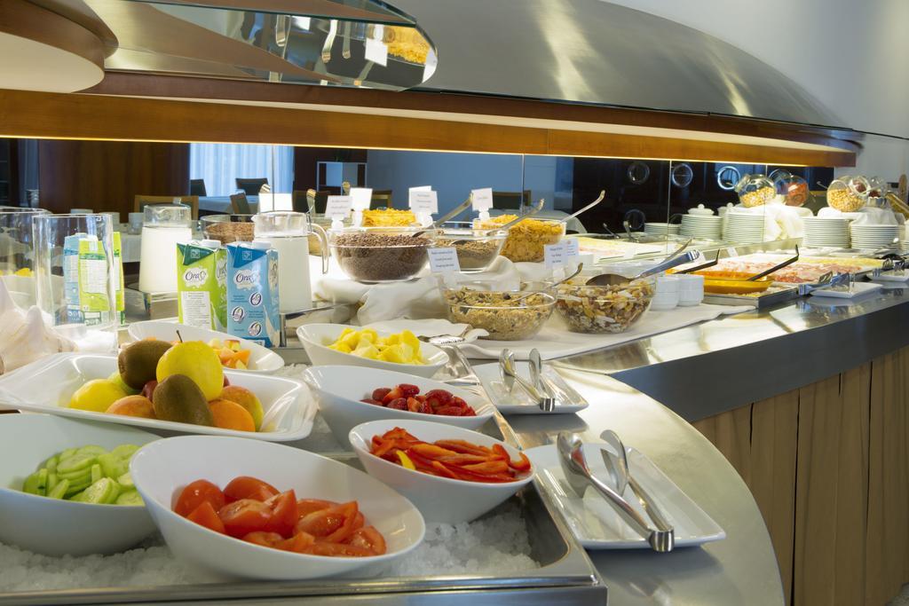 Victoria Frontemare Beach & Spa Hotel Jesolo Exterior photo