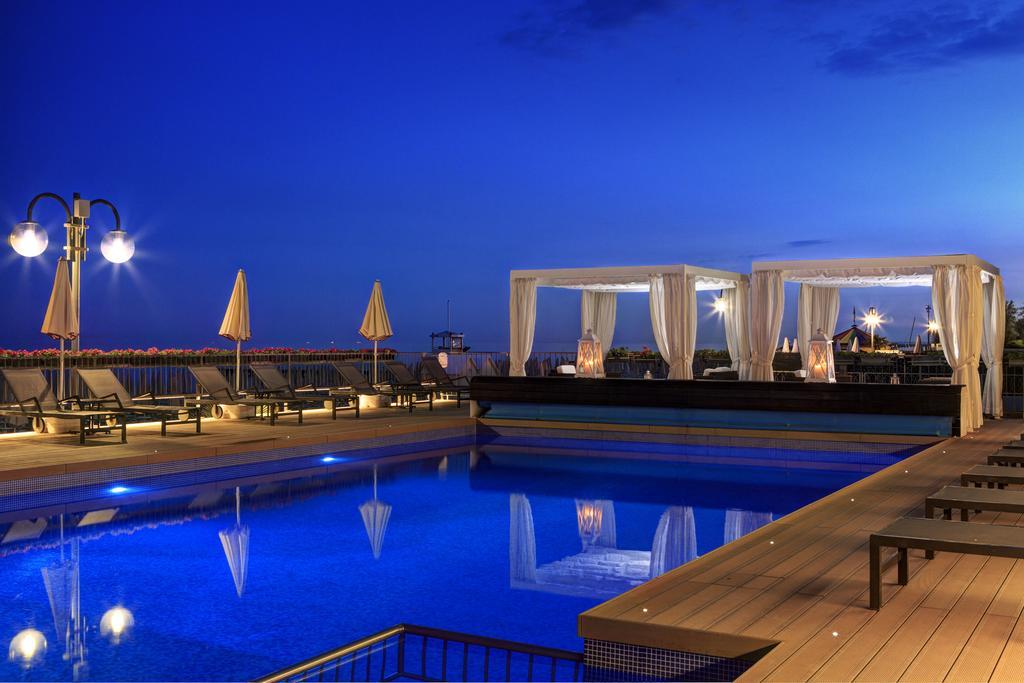 Victoria Frontemare Beach & Spa Hotel Jesolo Exterior photo