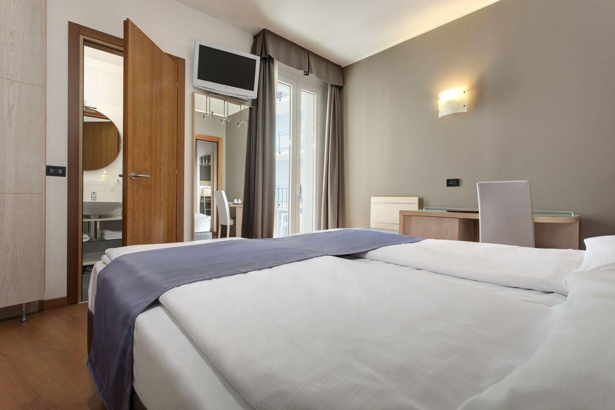 Victoria Frontemare Beach & Spa Hotel Jesolo Exterior photo