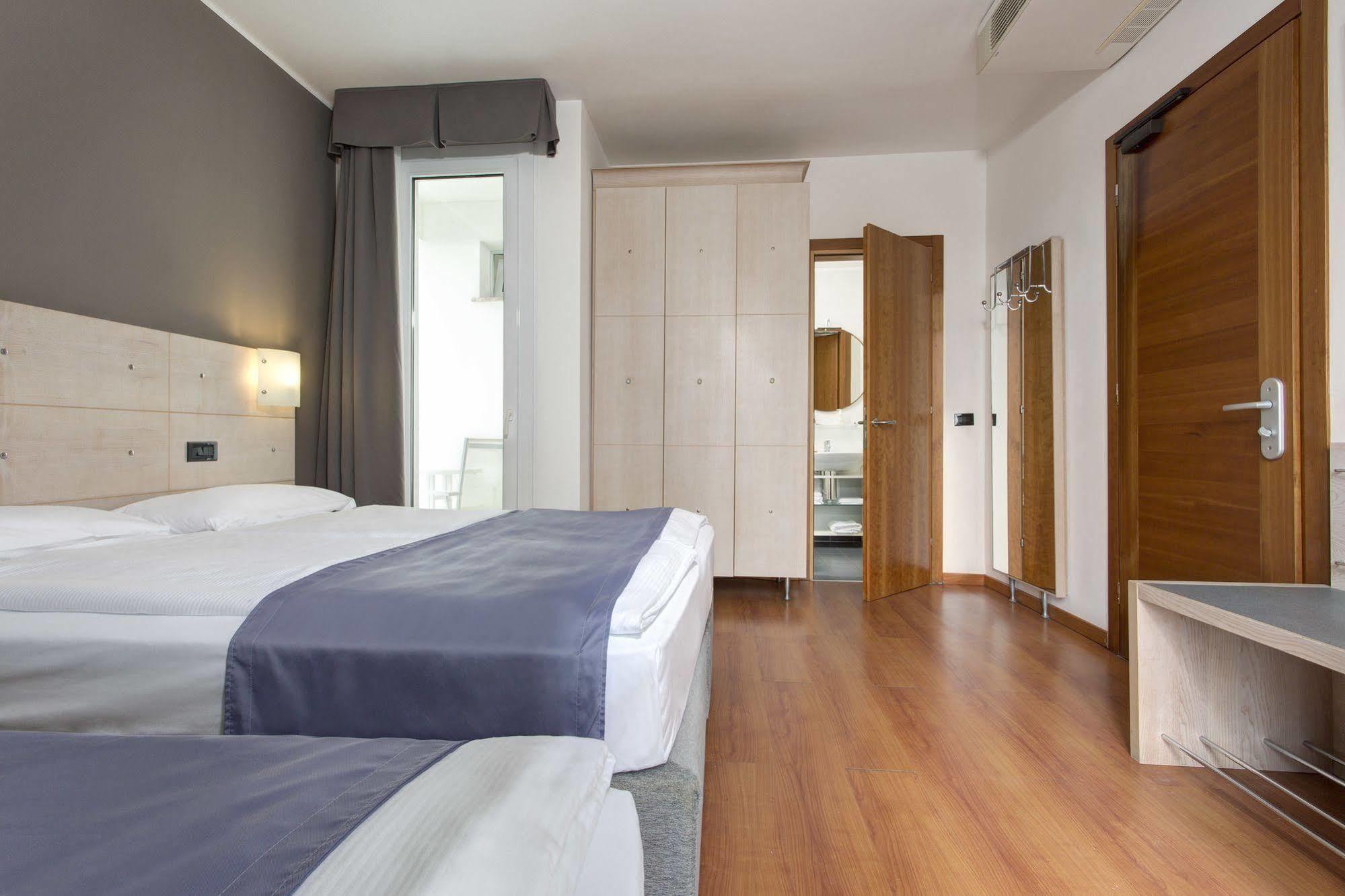 Victoria Frontemare Beach & Spa Hotel Jesolo Exterior photo