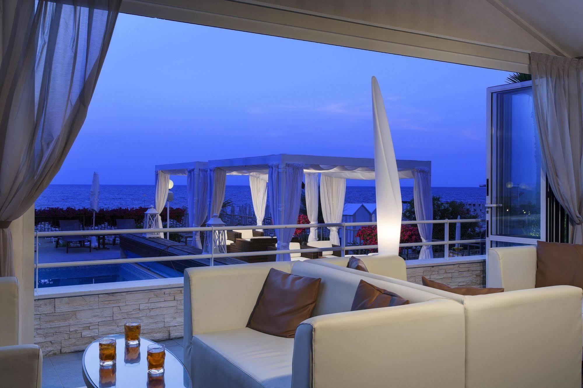 Victoria Frontemare Beach & Spa Hotel Jesolo Exterior photo