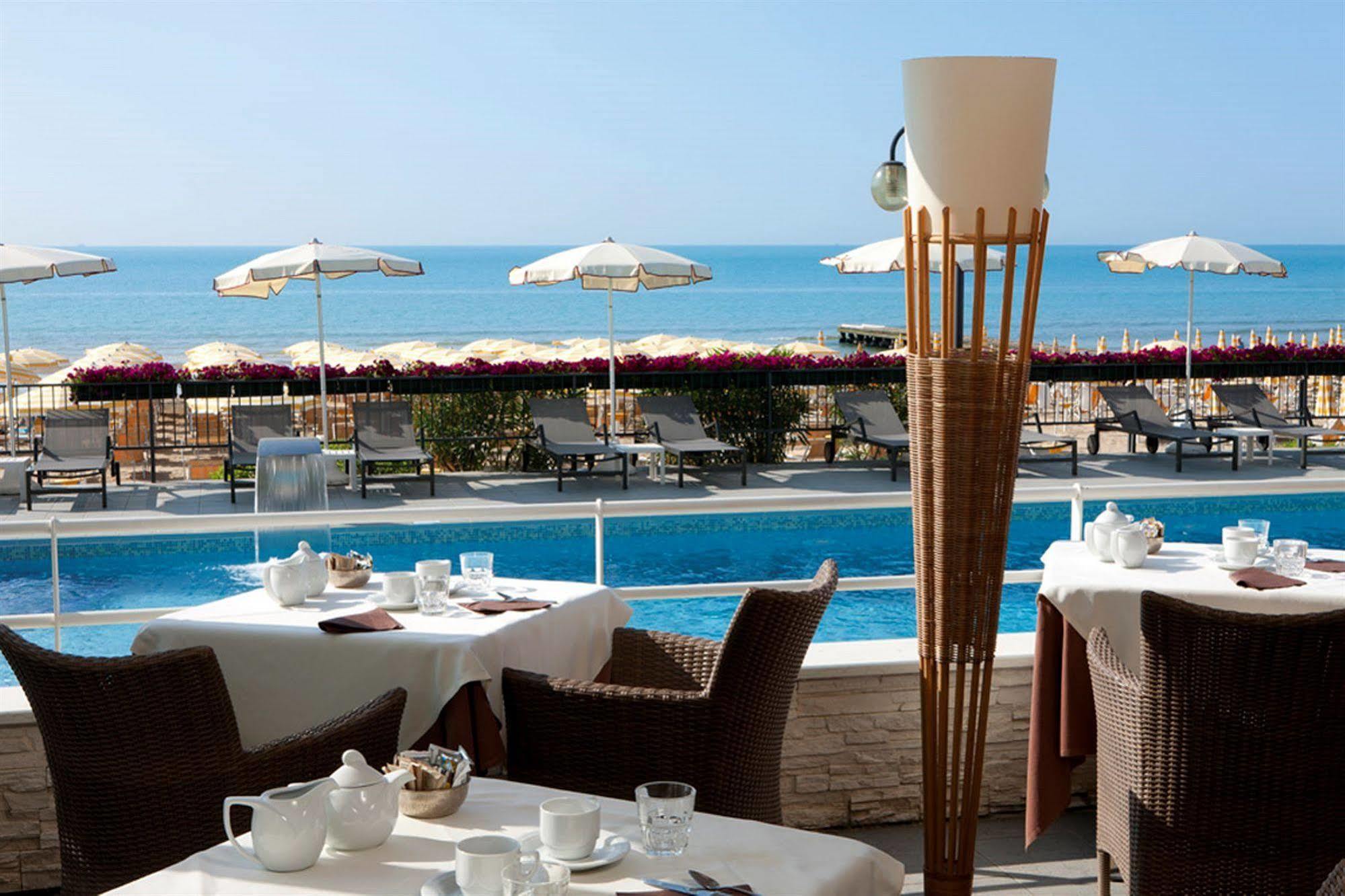 Victoria Frontemare Beach & Spa Hotel Jesolo Exterior photo